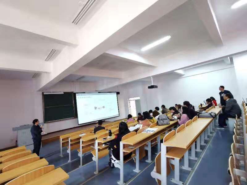 专业剖析教师.JPG